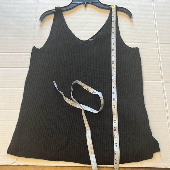 New-Banana Republic-S-black-100% linen, V-neck sweater tank top - Picture 10 of 10